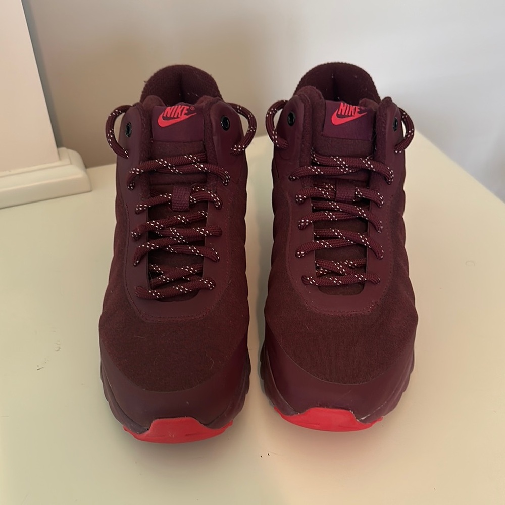 Nike Air Max Invigor Mid Sneakers